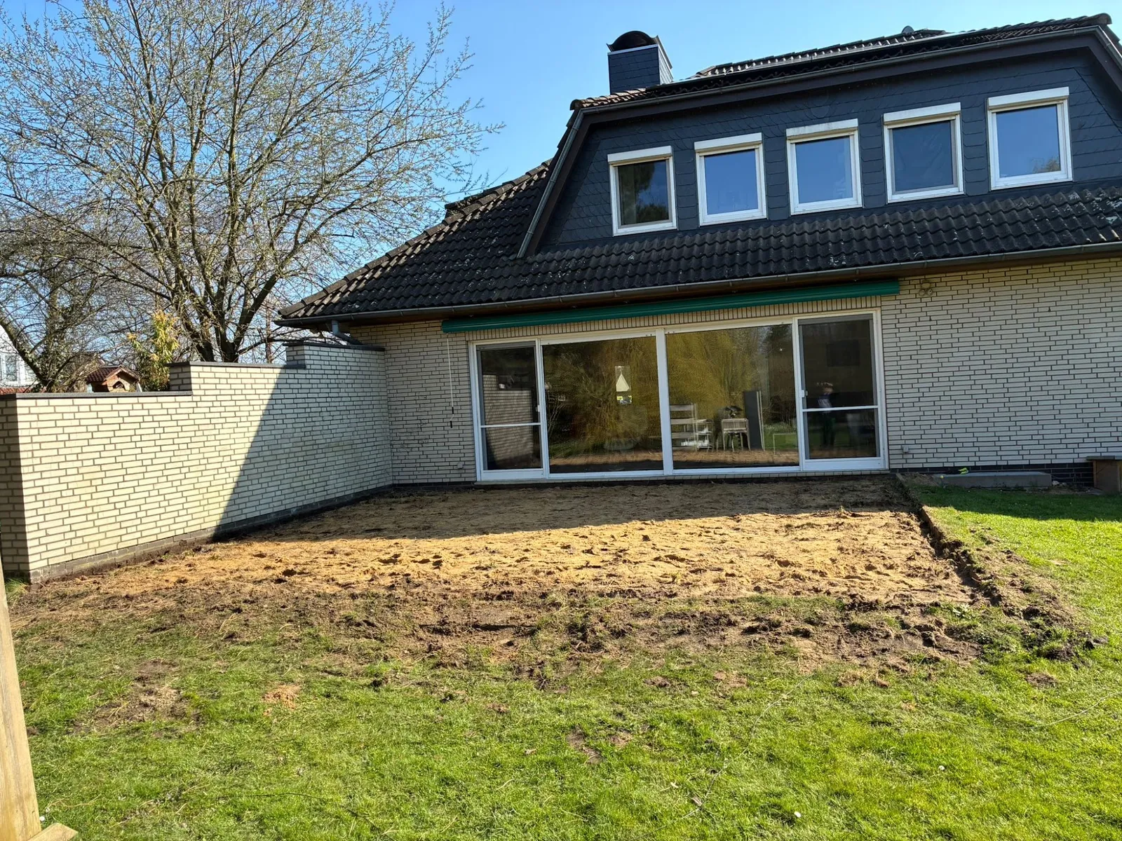 Aushub und Bodenabtrag für das Terrassenfundament